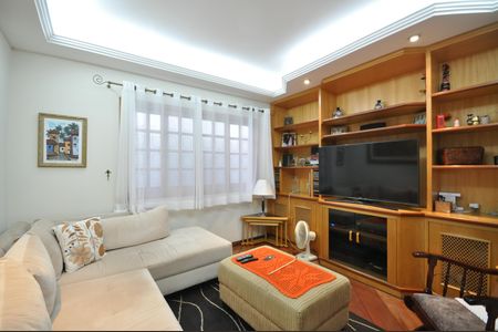 Casa de condomínio à venda com 320m², 4 quartos e 4 vagasSala de  TV