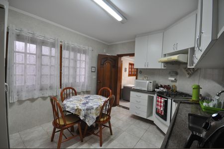 Casa de condomínio à venda com 320m², 4 quartos e 4 vagasCozinha