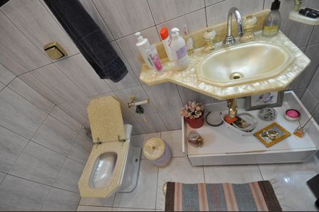Casa de condomínio à venda com 320m², 4 quartos e 4 vagasLavabo