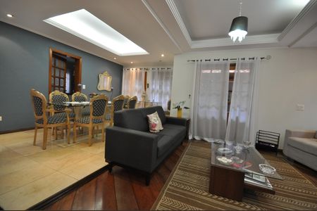 Casa de condomínio à venda com 320m², 4 quartos e 4 vagasSala
