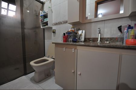 Casa de condomínio à venda com 320m², 4 quartos e 4 vagasBanheiro da Suíte 2