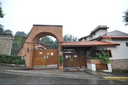 Casa de condomínio à venda com 320m², 4 quartos e 4 vagasFachada
