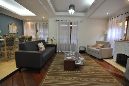 Casa de condomínio à venda com 320m², 4 quartos e 4 vagasSala