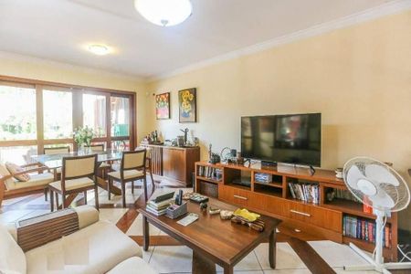 Casa à venda com 475m², 5 quartos e 6 vagas