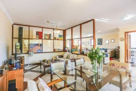 Casa à venda com 475m², 5 quartos e 6 vagas