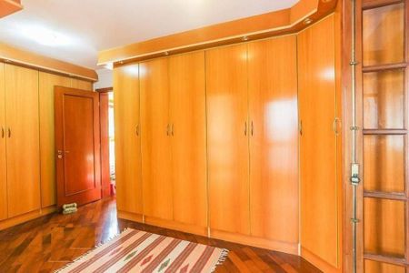 Casa à venda com 475m², 5 quartos e 6 vagas
