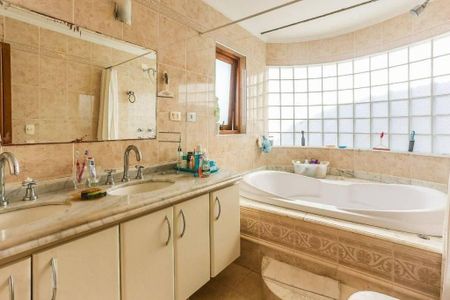 Casa à venda com 475m², 5 quartos e 6 vagas