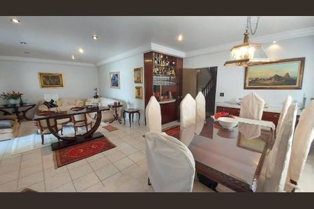 Casa à venda com 488m², 4 quartos e 6 vagas