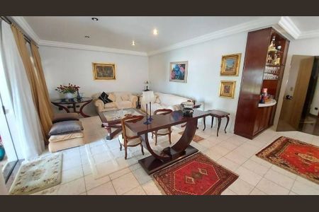 Casa à venda com 488m², 4 quartos e 6 vagas