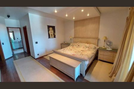 Casa à venda com 488m², 4 quartos e 6 vagas
