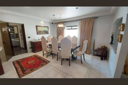 Casa à venda com 488m², 4 quartos e 6 vagas