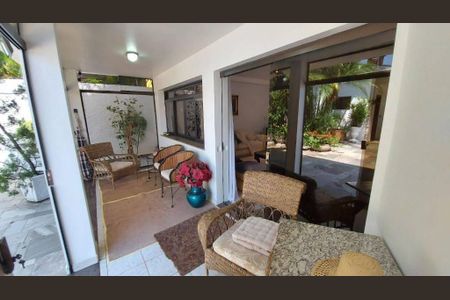 Casa à venda com 488m², 4 quartos e 6 vagas