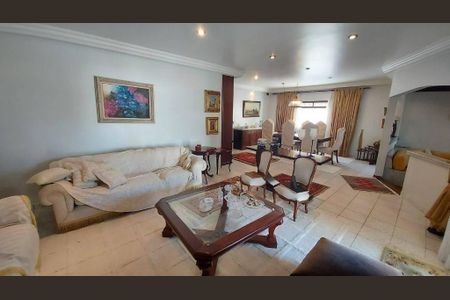 Casa à venda com 488m², 4 quartos e 6 vagas