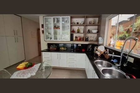 Casa para alugar com 408m², 5 quartos e 6 vagas
