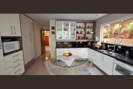 Casa para alugar com 408m², 5 quartos e 6 vagas