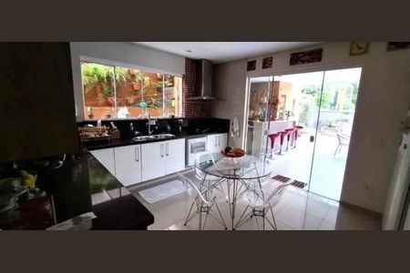 Casa para alugar com 408m², 5 quartos e 6 vagas