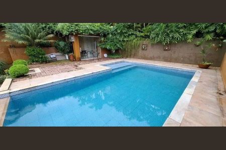Casa para alugar com 408m², 5 quartos e 6 vagas