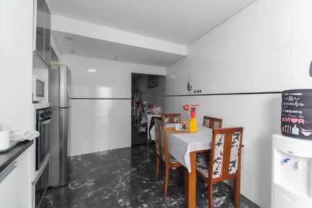 Casa à venda com 125m², 2 quartos e 2 vagas Casa à venda com 125m², 2 quartos e 2 vagasCozinha