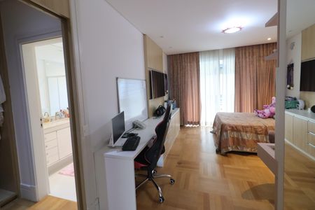 Casa de condomínio à venda com 750m², 4 quartos e 8 vagasSuíte 2