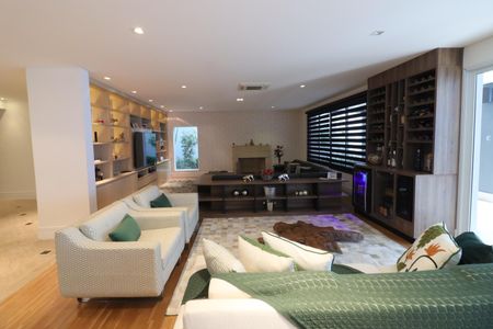 Casa de condomínio à venda com 750m², 4 quartos e 8 vagasSala