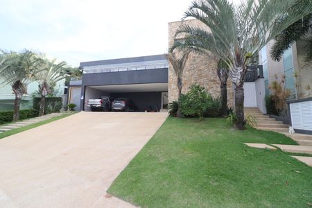 Casa de condomínio à venda com 750m², 4 quartos e 8 vagasFachada