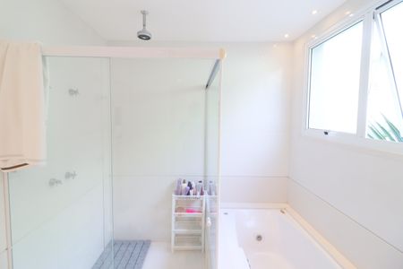 Casa de condomínio à venda com 750m², 4 quartos e 8 vagasBanheiro da Suíte 3