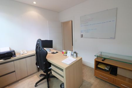 Casa de condomínio à venda com 750m², 4 quartos e 8 vagasEscritório
