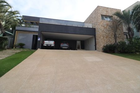 Casa de condomínio à venda com 750m², 4 quartos e 8 vagasFachada