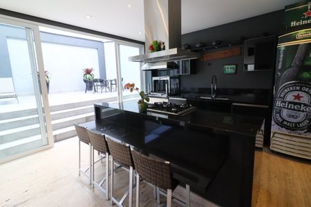 Casa de condomínio à venda com 750m², 4 quartos e 8 vagasChurrasqueira