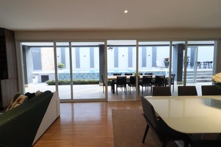 Casa de condomínio à venda com 750m², 4 quartos e 8 vagasSala