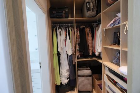 Casa de condomínio à venda com 750m², 4 quartos e 8 vagasCloset da suíte 4