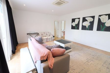 Casa de condomínio à venda com 750m², 4 quartos e 8 vagasSala 2