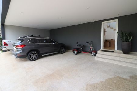Casa de condomínio à venda com 750m², 4 quartos e 8 vagasGaragem