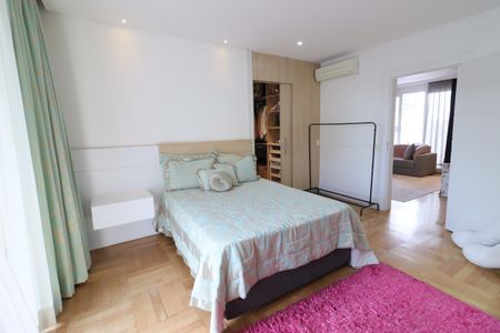 Casa de condomínio à venda com 750m², 4 quartos e 8 vagasSuíte 4