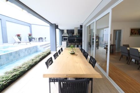 Casa de condomínio à venda com 750m², 4 quartos e 8 vagasChurrasqueira