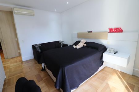 Casa de condomínio à venda com 750m², 4 quartos e 8 vagasSuíte 3