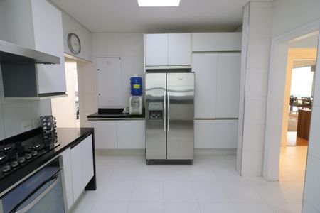 Casa de condomínio à venda com 750m², 4 quartos e 8 vagasCozinha e Área de Serviço