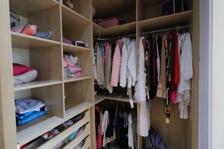 Casa de condomínio à venda com 750m², 4 quartos e 8 vagasCloset da suíte 2