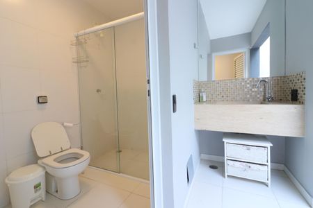 Casa de condomínio à venda com 750m², 4 quartos e 8 vagasVestiário