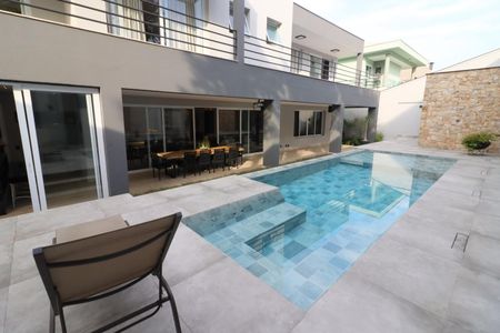Casa de condomínio à venda com 750m², 4 quartos e 8 vagasPiscina
