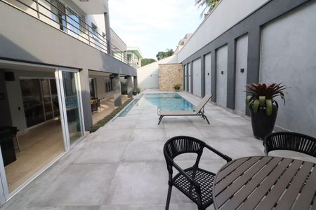 Casa de condomínio à venda com 750m², 4 quartos e 8 vagasPiscina