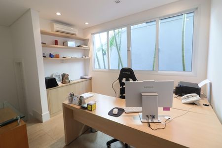 Casa de condomínio à venda com 750m², 4 quartos e 8 vagasEscritório
