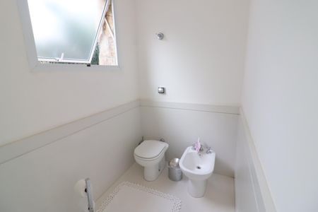 Casa de condomínio à venda com 750m², 4 quartos e 8 vagasBanheiro da Suíte 1