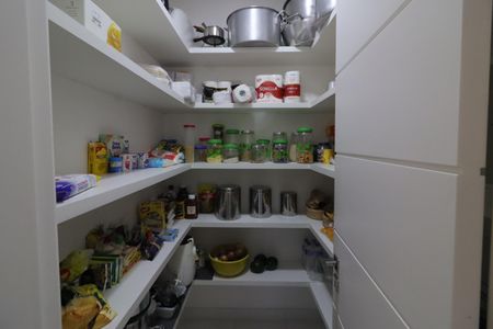 Casa de condomínio à venda com 750m², 4 quartos e 8 vagasCozinha e Área de Serviço