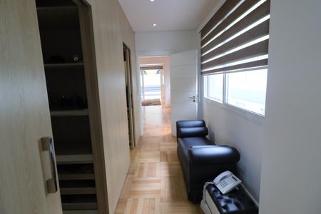 Casa de condomínio à venda com 750m², 4 quartos e 8 vagasCloset da suíte 1