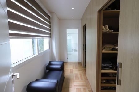 Casa de condomínio à venda com 750m², 4 quartos e 8 vagasCloset da suíte 1
