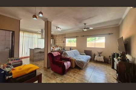 Casa à venda com 4 quartos, 246m² em Vila Adalgisa, São Paulo