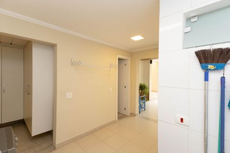 Casa de condomínio à venda com 560m², 5 quartos e 6 vagas Casa de condomínio à venda com 560m², 5 quartos e 6 vagasÁrea de Serviço