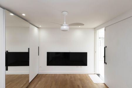 Casa de condomínio à venda com 560m², 5 quartos e 6 vagas Casa de condomínio à venda com 560m², 5 quartos e 6 vagasSuite 2