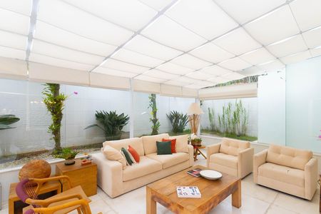 Casa de condomínio à venda com 560m², 5 quartos e 6 vagas Casa de condomínio à venda com 560m², 5 quartos e 6 vagasSala